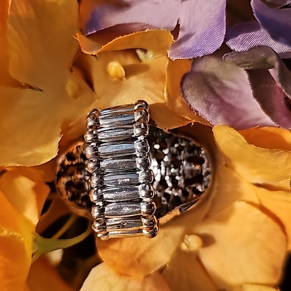 Costume Ring - Picture 5 of 8